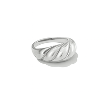 Load image into Gallery viewer, Croissant Statement Ring