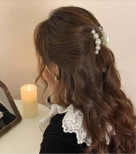 Load image into Gallery viewer, Ariel Pearls Hair Claw Medium
